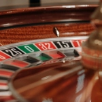 Механика казино рулетки с вращающимся колесом и шариком